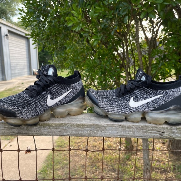 Nike Air VaporMax Fly knit 3 Oreo (Women's) size 9 - Picture 4 of 10